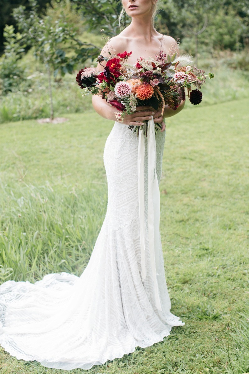 bride and bouquet autumn